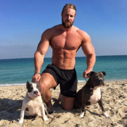 hairynmuscleman:  Hairy’n’Muscle Manthe hottest menhttp://hairynmuscleman.tumblr.com/
