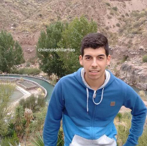 chilenosenllamas:  Víctor D. 20 años. Santiago. Que verga!