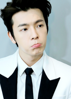 damnhaehyuk:    [D-468] Waiting for Donghae    