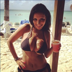 amateursexygirlsstuff:  More Hot Amateur Girls.: http://sextlocals.com/