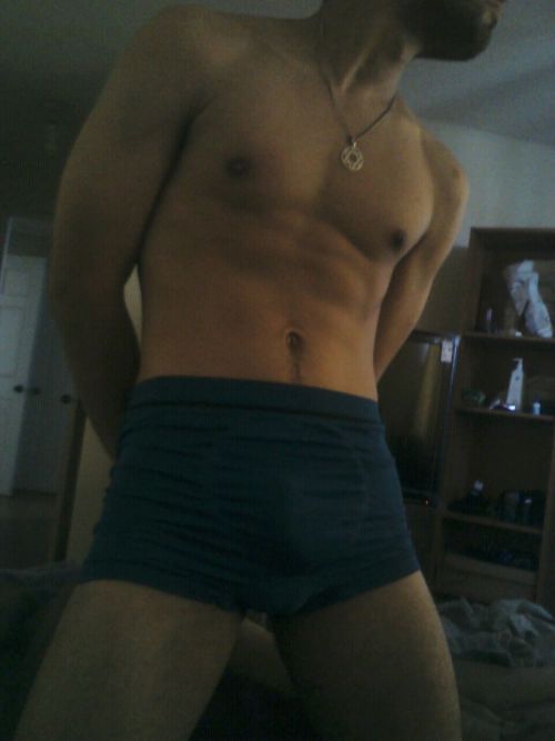 chilenos-hot:  Este el tipo de wsp que me pidieron que también tiene cuenta en Cam4, Dice que solo envía fotos si se paga! lo convensi y me envió esto, espero que envíe algo más porque esta bien bueno!
