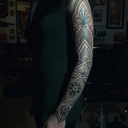 awesometattooworld:  Electric Tattoos: Savannah Colleeen http://bit.ly/1rz5pzY