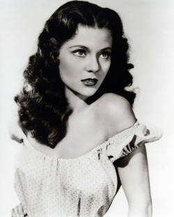 vintagemarlene:  the lovely Peggie Castle (www.doctormacro.com)