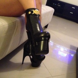 nasty-galxxx:  “fuck me” shoes 