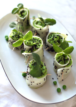 veganfoody:  Daikon Roll-UpsThis is a fun little appetizer to