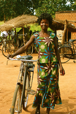 mooiefietsennicebikes:  African girl 