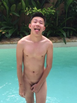 sg-twinkboy:  singaporesupreme:    Cutie 