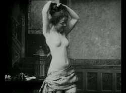 una-lady-italiana:  soyouthinkyoucansee:  Vintage boudoir scene’s