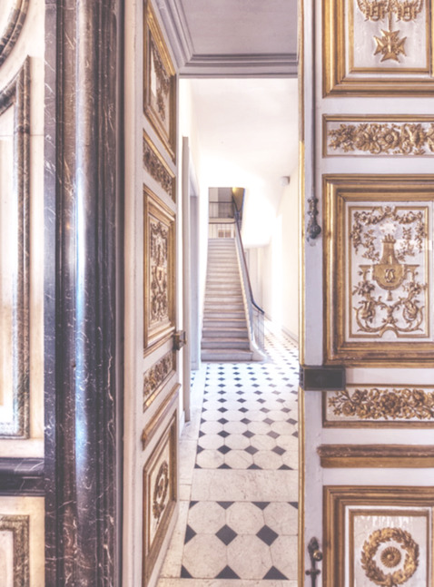 EntrÃ©e aux appartements privÃ©s de la reine depuis la salle des gardes de la reine.  [credit: Claude ROZIER]  