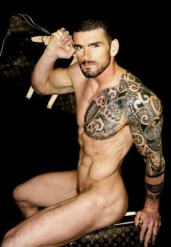 Stuart Reardon. Holy hell! P.S. I looked at this photo like 507