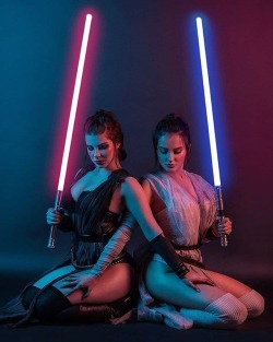cosplay-galaxy:  Rey by Alisa Valeeva and Dark Side Rey by Anastasya