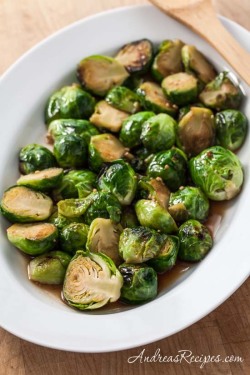 donutyogi:  foodpicturesblog:   Thai Stir-Fried Brussels Sprouts