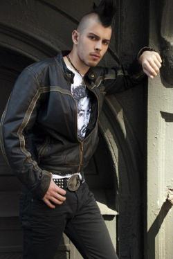 navyl0stb0y:  blackleatherbikerjacket:  leatherhostage:  leatherhostage