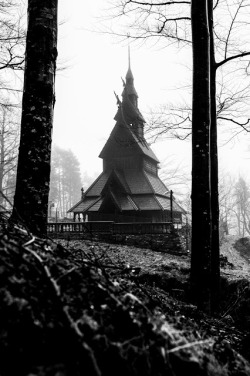 acromania-intoleranz:  Fantoft church before it burned down.