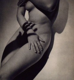 semioticapocalypse:  Roger Schall. Nude, c.1935. [::SemAp::]