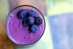 beautifulpicturesofhealthyfood:  Blueberry Oatmeal Smoothie…RECIPE