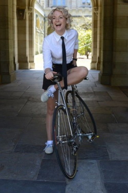 bicycle-babe:  Bicycle girl  http://bicycle-babe.tumblr.com/