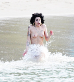 toplessbeachcelebs:  Amy Winehouse (Singer) topless in St. Lucia (January