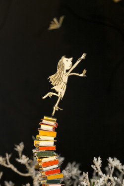 jedavu:  Adorable Book Sculpture of Matilda, The Roald Dahl Story