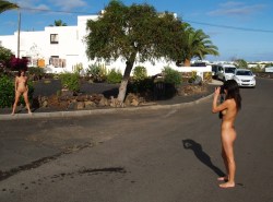 naturistelyon:  Touristes naturistes Nudist tourists