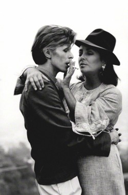 aaron-symons:  David Bowie and Elizabeth Taylor photographed