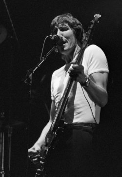 one-of-my-turns:  Roger Waters 