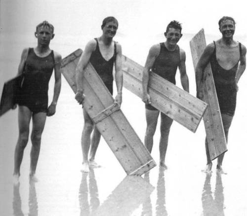 Surfers in the 1910′s Nudes & Noises  