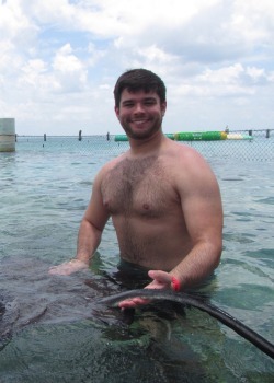 phiyer:Here’s me with a stingray while on my vacation to the