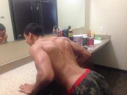 swolizard:  swolizard:  Roommate caught me trying to get pumped