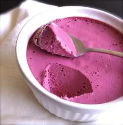 veganinspo:  Elegant Whipped Lavender Berry Mousse