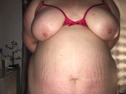 ukmilf1981ukdilf1980:  Some pics of my sexy milf and me from