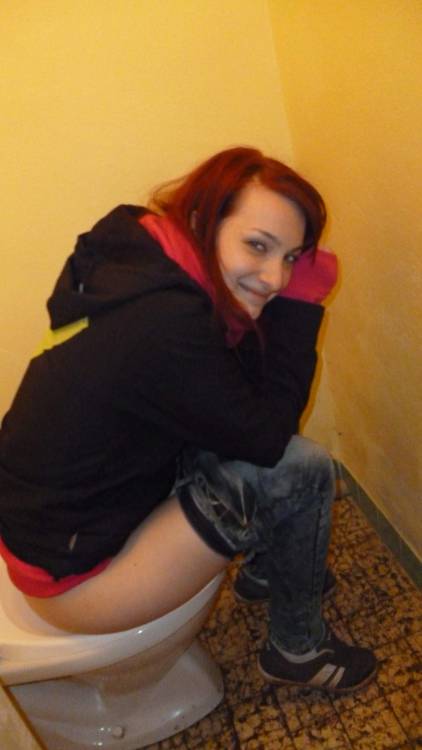 dimitrivegas:  Pooping women