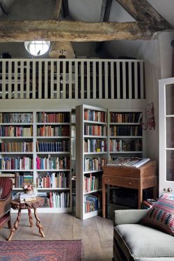 theoneyoudontexpect:  witchscottage:  In the sitting room, shelving