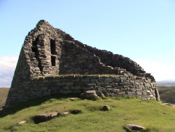 abandonedandurbex:  Dun Carloway Broch, Lewis, Scotland (1152