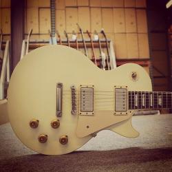 gibsonguitarsg:  ‘58 Les Paul Reissue VOS in Classic White