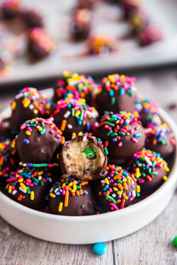 fullcravings:Monster (Edible) Cookie Dough Truffles