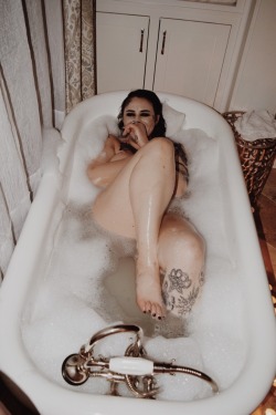 satanslilslut666:  Lil bb tub imp