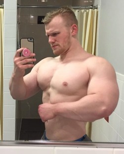 musclegodselfies:Caleb Carr