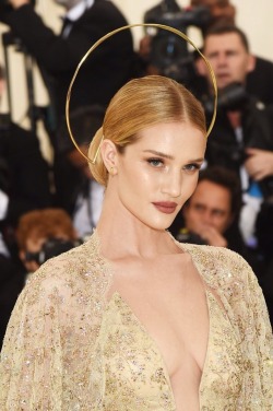 midnight-charm:Rosie Huntington-Whiteley attends the Heavenly