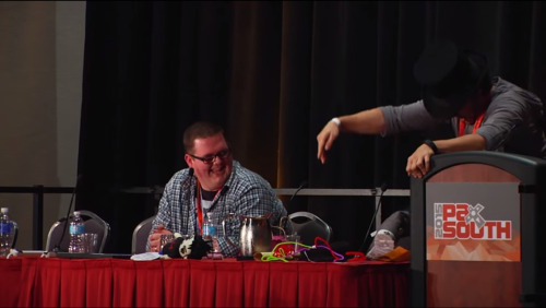 rebe83:Markiplier, 2014 and 2015 Pax“Oh! I get to do the foot thing!~”  That last frame tho…