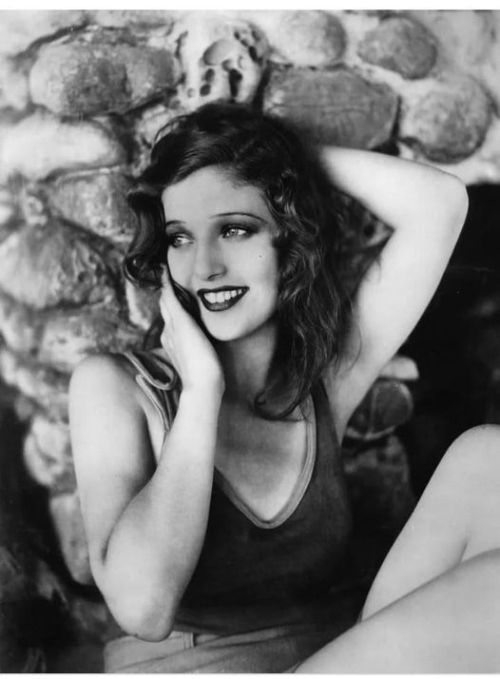 Loretta Young Nudes & Noises  