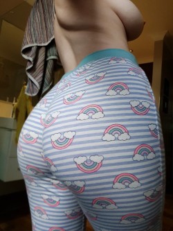 chokedbarbie:  ok these pajamas are definitely my favourite 💘