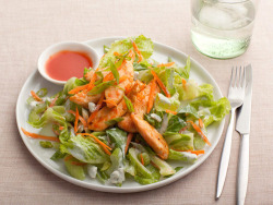 prettygirlfoodrecipes:  Buffalo Chicken Salad Recipe! Read More