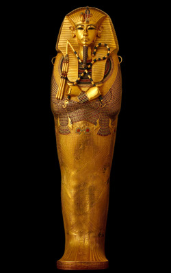 coisasdetere:  The solid gold coffin of Pharaoh Tutankhamun.