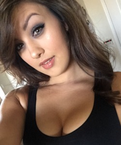 texass-temptress:  When your hair looks good and makeup on point