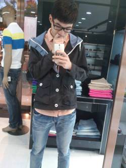 east-asia-guys:  Roy, 20 years old from Shanghai, is a LINE friend