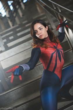 cosplayandgeekstuff:    JSG Cosplay  (USA) as Spider-Girl. Photos I, III and IV by:  Photosnxs  Photo II by:  Valdman Photography  