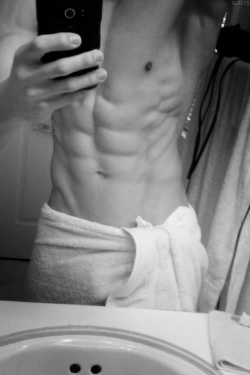 selfportraitmen:  self p.