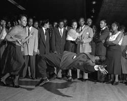 historicaltimes:  “Lindy” dance contest at the Savoy Ballroom