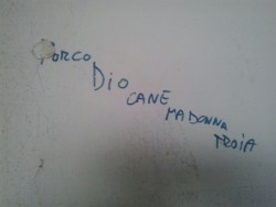 iosonoimieilividi:  nonsordiricordimavividilividi:  Contro le